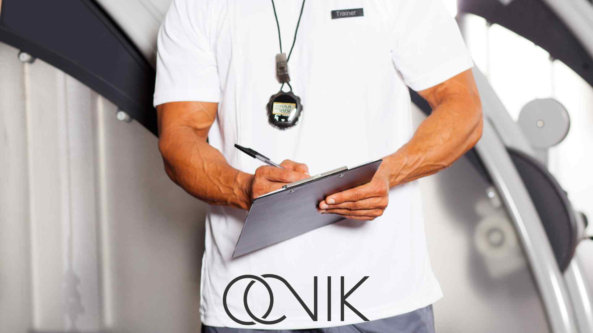 ویژگیهای یک مربی پیلاتس خوب که باید بشناسید: راهنمای جامع برای انتخاب بهترین مربی