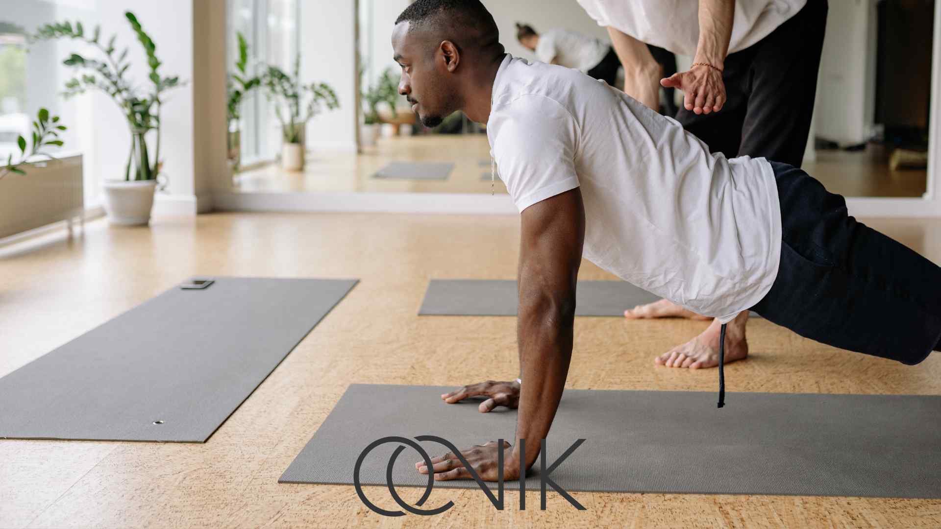 حرکات شکم ایمن برای افراد با دیسک کمر: راهنمای جامع و کاربردی